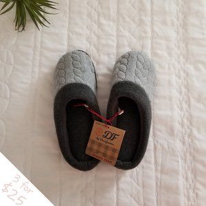 Dearfoams Memory Foam Gray Slippers (S) NWT
